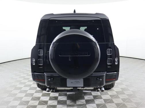 2025 Land Rover Defender V8