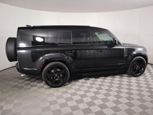 2025 Land Rover Defender V8