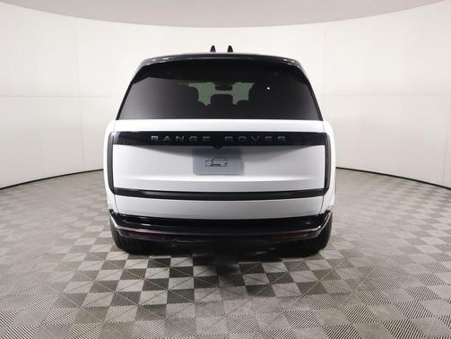 2025 Land Rover Range Rover P550e SE