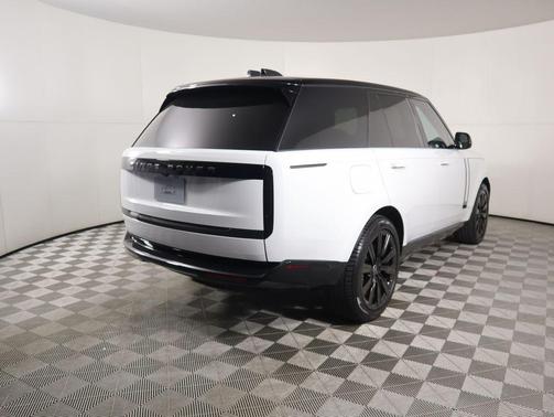 2025 Land Rover Range Rover P550e SE
