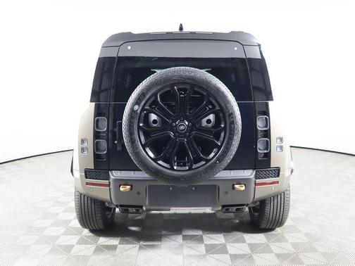 2025 Land Rover Defender V8