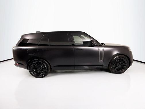Obsidian Black Satin 2026 Land Rover Range Rover P530 SE 7 Seat