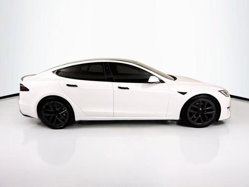 Pearl White 2022 Tesla Model S Plaid