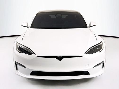 Pearl White 2022 Tesla Model S Plaid