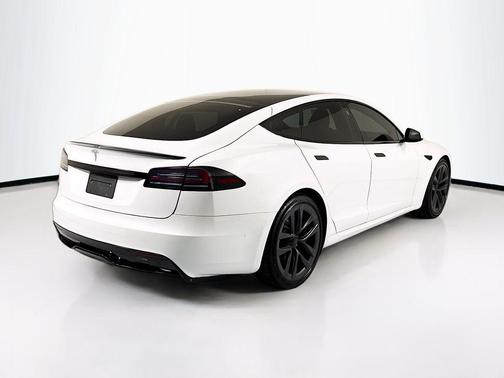 Pearl White 2022 Tesla Model S Plaid