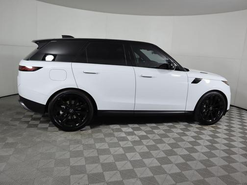 2025 Land Rover Range Rover Sport SE