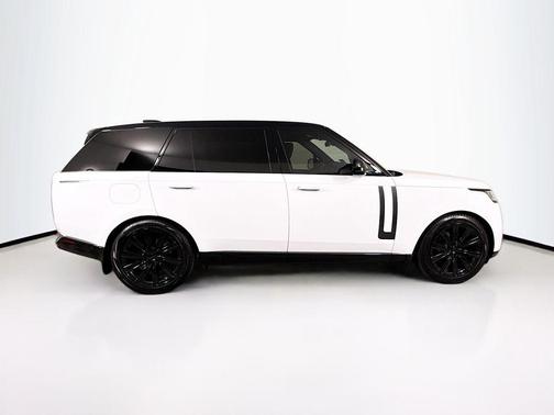 Fuji White 2026 Land Rover Range Rover P400 SE 7 Seat