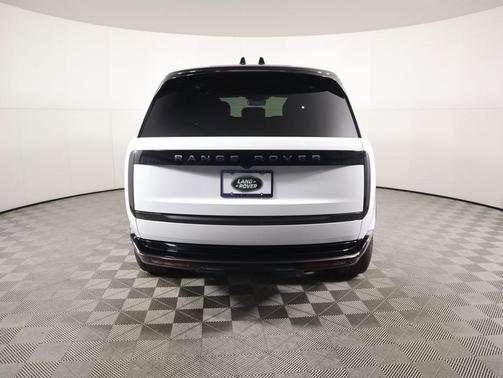 2025 Land Rover Range Rover P530 SE