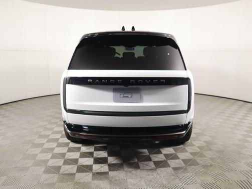 2025 Land Rover Range Rover P400 SE 7 Seat