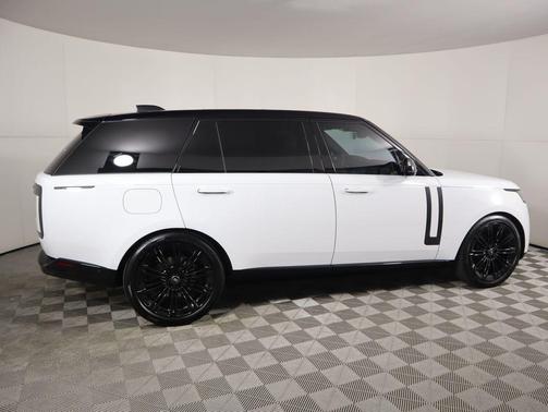 2025 Land Rover Range Rover P400 SE 7 Seat