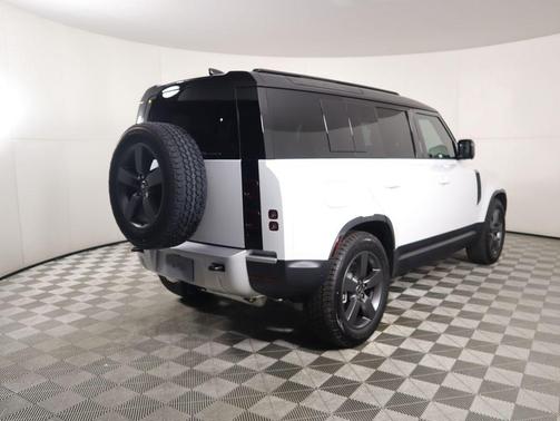 2025 Land Rover Defender 110 P400 S