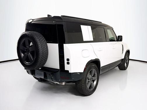 Fuji White 2026 Land Rover Defender P400 X-Dynamic SE