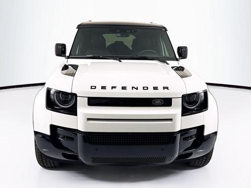 Fuji White 2026 Land Rover Defender P400 X-Dynamic SE