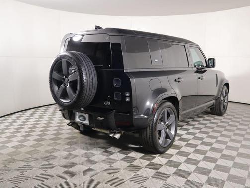 2023 Land Rover Defender 110 V8