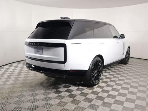 2025 Land Rover Range Rover P530 SE 7 Seat