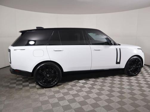 2025 Land Rover Range Rover P530 SE 7 Seat