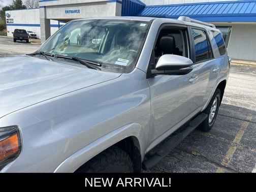 Classic Silver Metallic 2017 Toyota 4Runner SR5 Premium