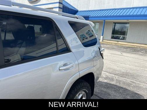 Classic Silver Metallic 2017 Toyota 4Runner SR5 Premium