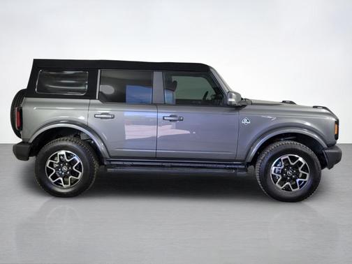 Carbonized Gray Metallic 2021 Ford Bronco Outer Banks
