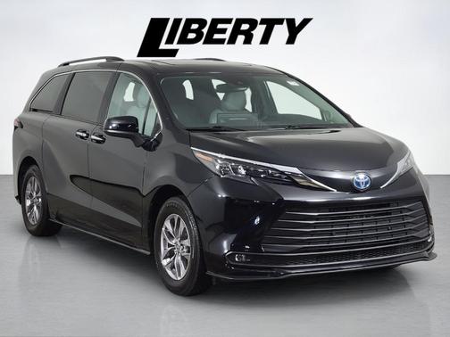 2025 Toyota Sienna XLE