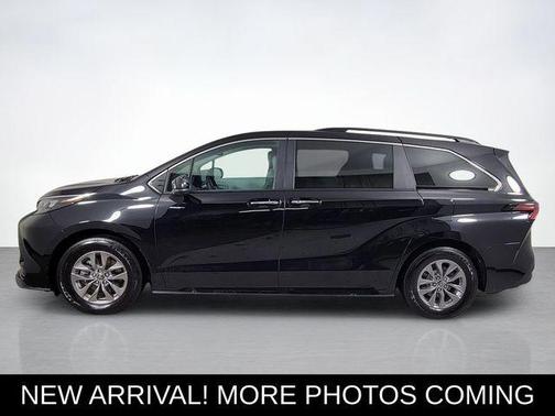2025 Toyota Sienna XLE