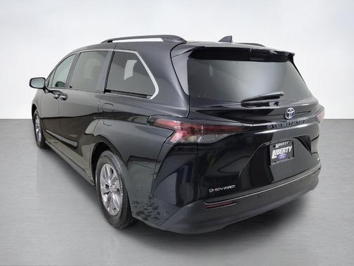 2025 Toyota Sienna XLE