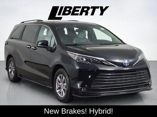 2025 Toyota Sienna XLE