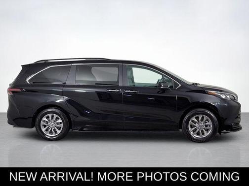 2025 Toyota Sienna XLE