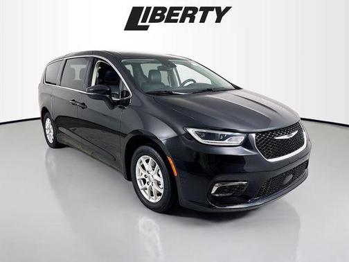 2023 Chrysler Pacifica Touring-L