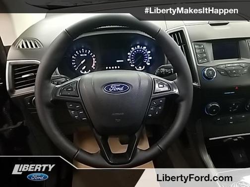 Photo 3 of 69 of 2019 Ford Edge SE