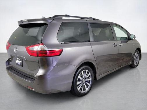 Celestial Silver Metallic 2020 Toyota Sienna XLE