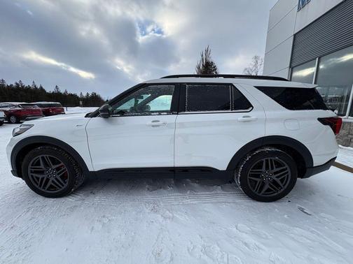 Star White Metallic Tri-Coat 2025 Ford Explorer ST-Line