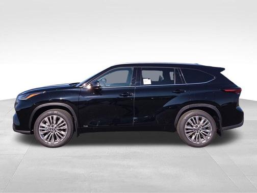 Black 2026 Toyota Highlander Hybrid Platinum