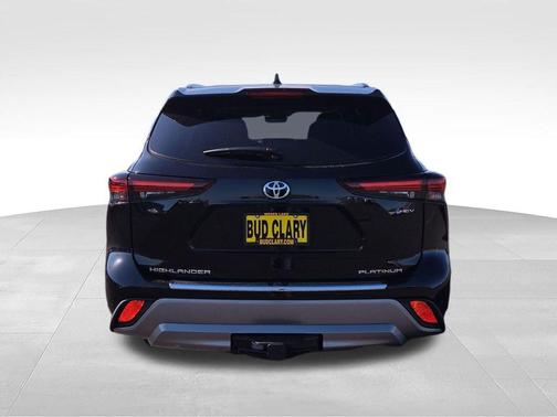 Black 2026 Toyota Highlander Hybrid Platinum