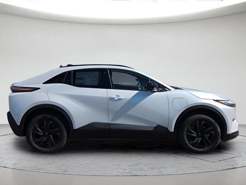 White 2026 Toyota C-HR SE