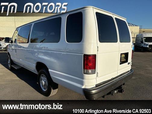 2004 Ford E350 Super Duty XL Wagon