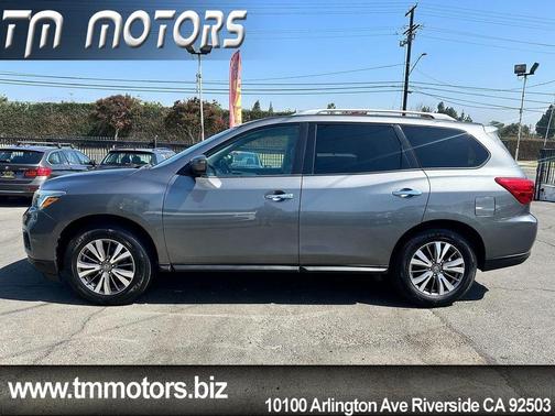 Gun Metallic 2019 Nissan Pathfinder SL