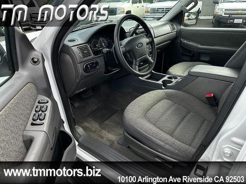 2004 Ford Explorer XLS