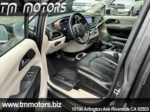 2017 Chrysler Pacifica Touring-L