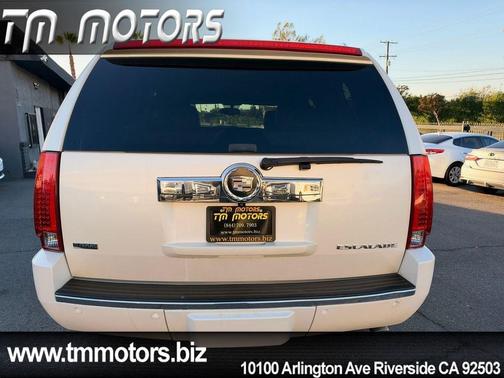 White Diamond Tricoat 2010 Cadillac Escalade Base