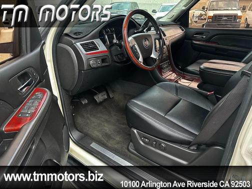 White Diamond 2007 Cadillac Escalade Base
