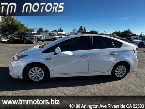 Super White 2014 Toyota Prius Plug-in Base