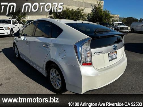 Super White 2014 Toyota Prius Plug-in Base