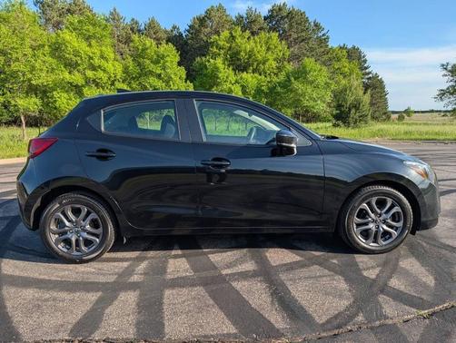 Stealth 2020 Toyota Yaris Sedan LE