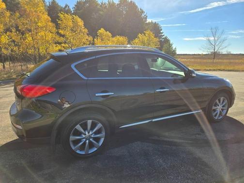2017 INFINITI QX50 Base