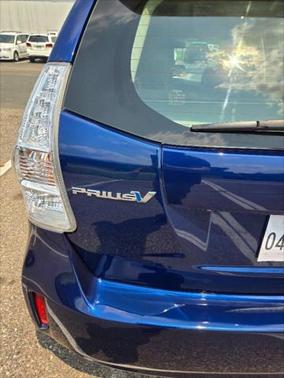 2014 Toyota Prius v Five