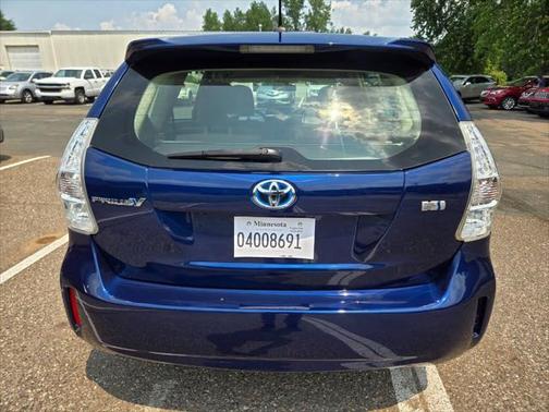 2014 Toyota Prius v Five