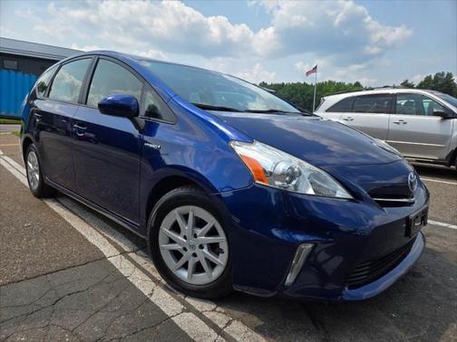 2014 Toyota Prius v Five