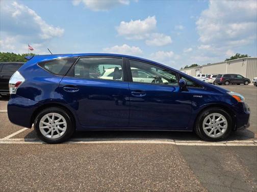 2014 Toyota Prius v Five