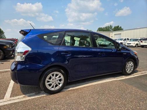 2014 Toyota Prius v Five